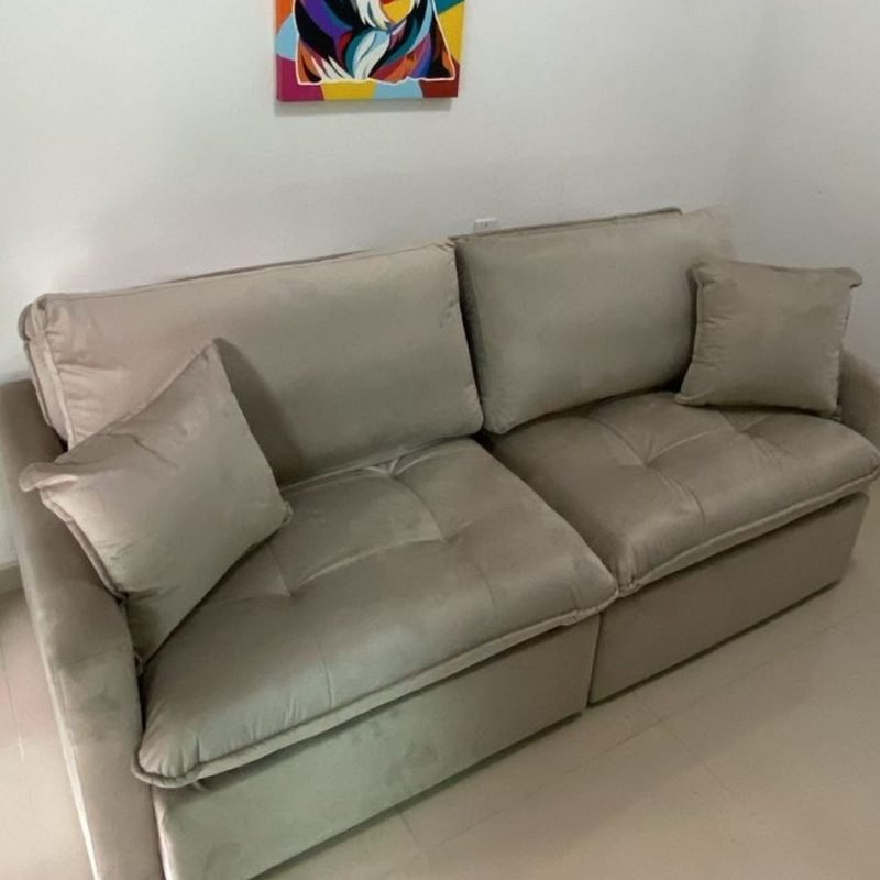 Sofá Cama Manchester montado na sala de um cliente, em tecido cinza